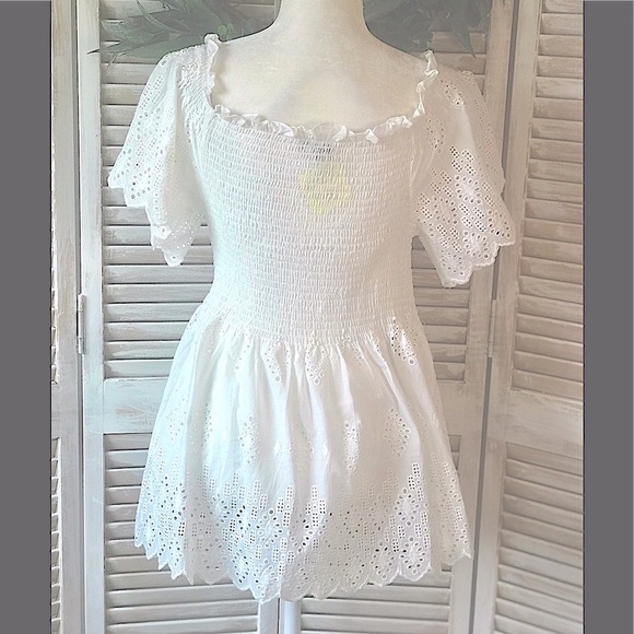 ✴️LAST ONE✴️ CURVY SMOCKED OFF-SHOULDER EYELET TOP - Picture 3 of 6
